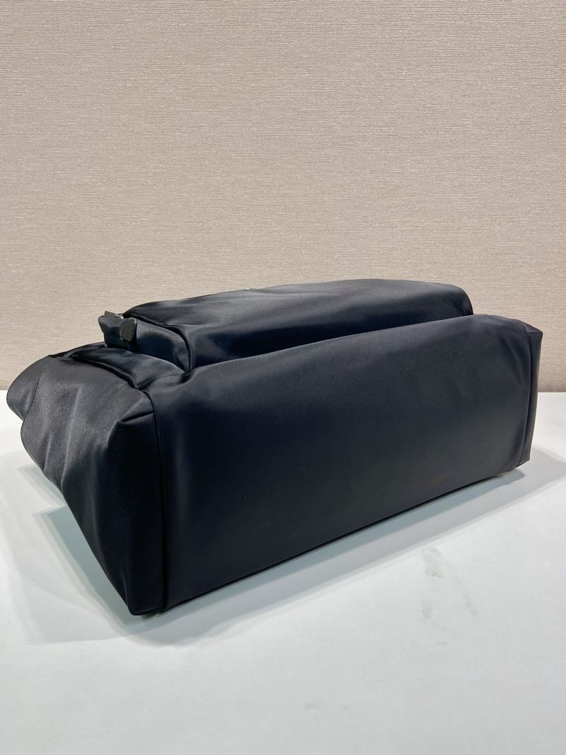 Pra*a tote bags